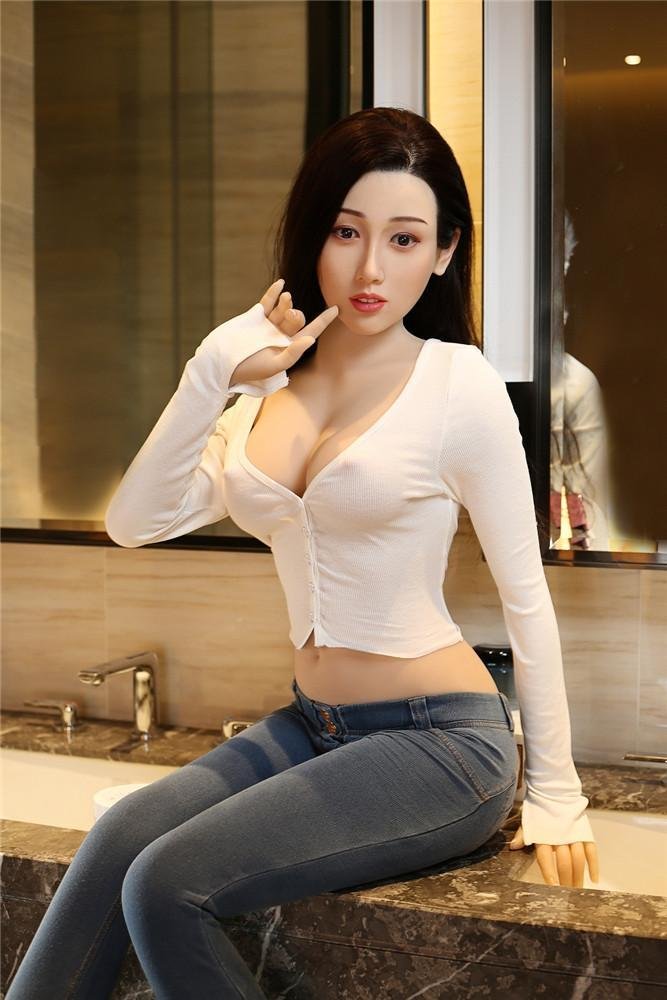 Tamika, 166 cm Sexpuppe mit Silikonkopf und TPE-Körper, konfigurierbar