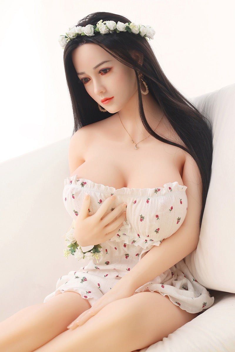 Carina, 158 cm Sexpuppe mit Silikonkopf und TPE-Körper