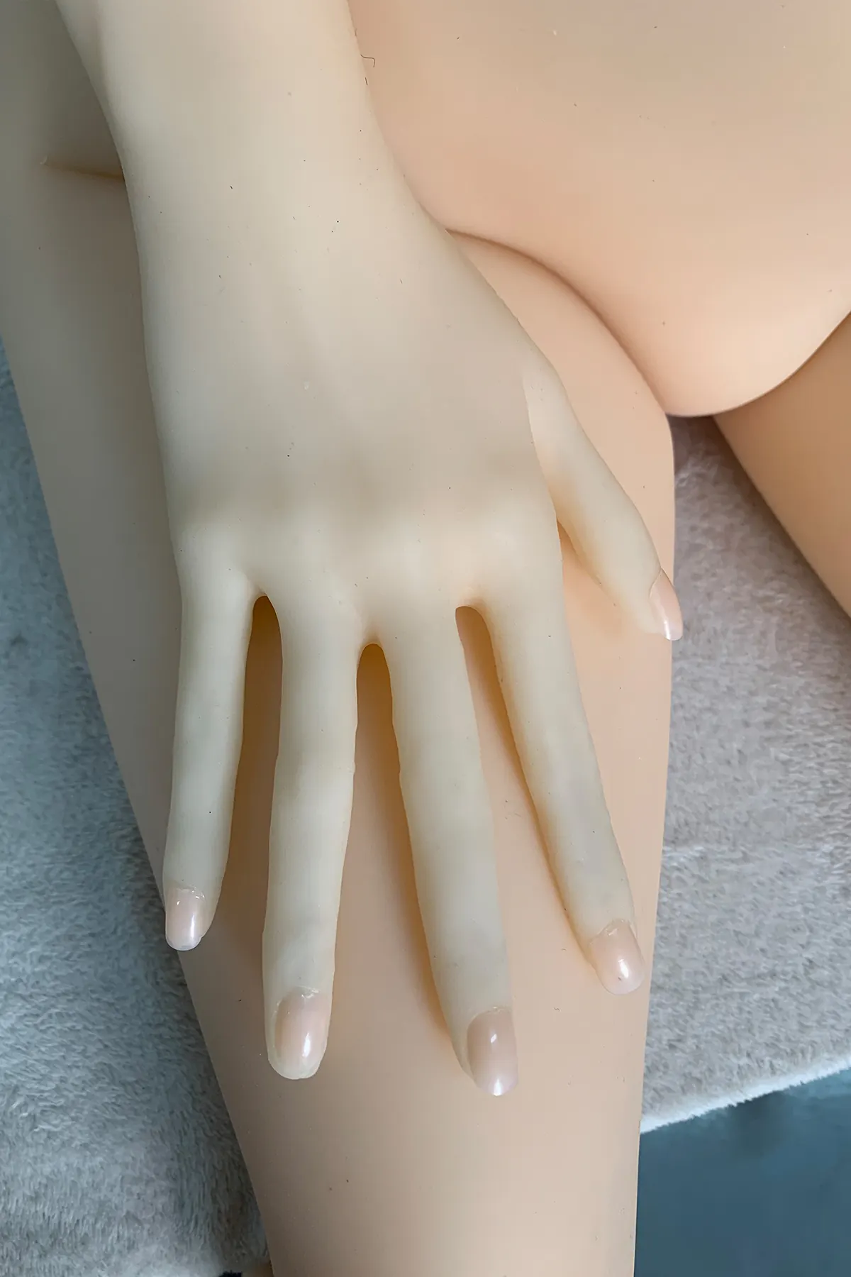 Maëline Roussel - Sexpuppe sur mesure 168 cm aus TPE, teint naturel, tête 250 Werkfoto 3