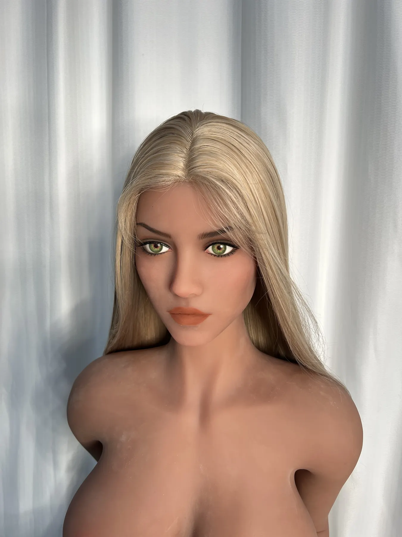 Honorine Delorme - Sexpuppe sur mesure 165 cm aus TPE, tête 286 Werkfoto 4