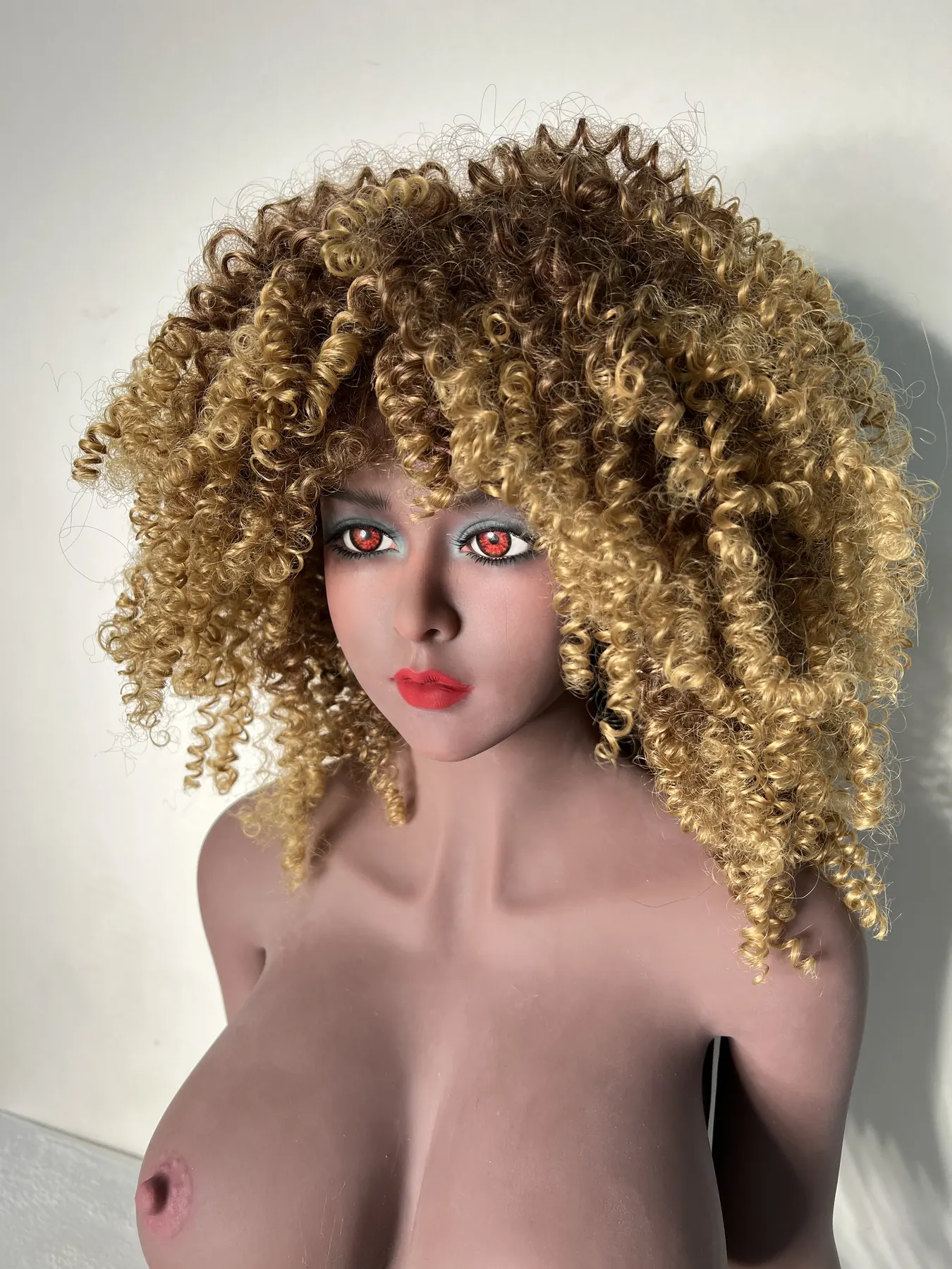 Violaine Bréval - Sexpuppe sur mesure 148 cm aus TPE, tête 208 Werkfoto 4