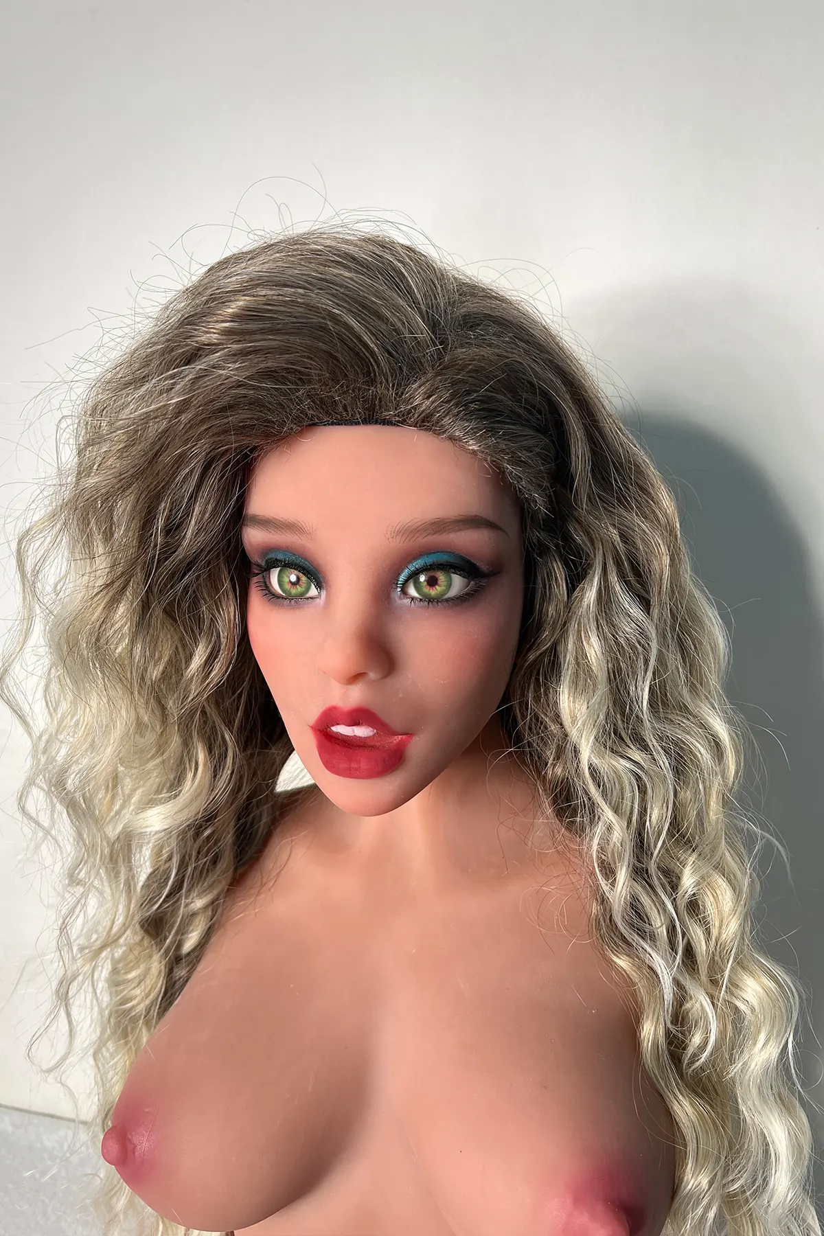 Daphné Lorain - Sexpuppe sur mesure 135 cm aus TPE, teint corail, tête 143 Werkfoto 4
