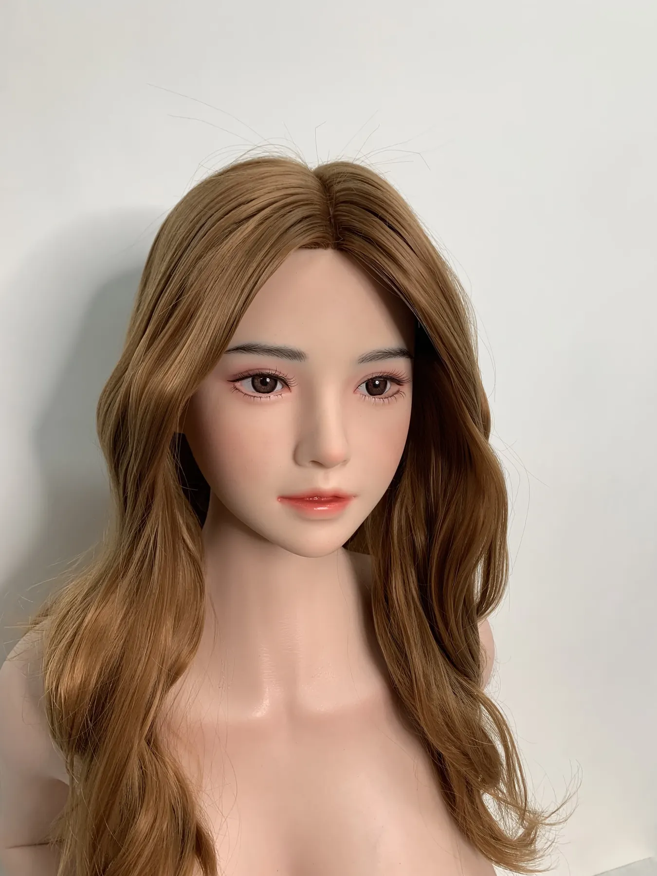 Aélis Chardin - Sexpuppe sur mesure 168 cm aus Silikon intégral, teint naturel, tête 35 Werkfoto 4
