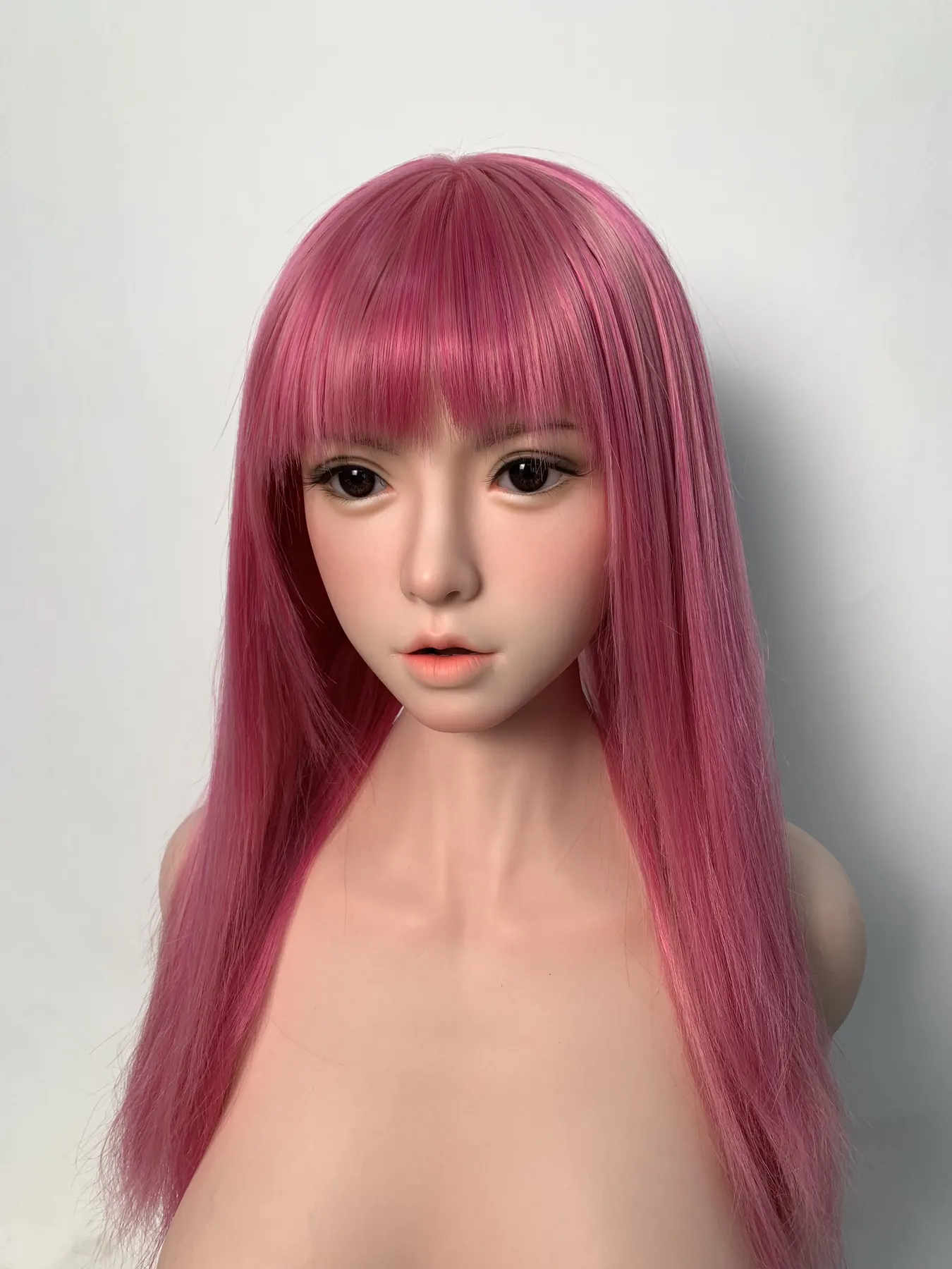 Cléophée Esnault - Sexpuppe sur mesure 168 cm aus Silikon intégral, teint naturel, tête 600-E Werkfoto 4