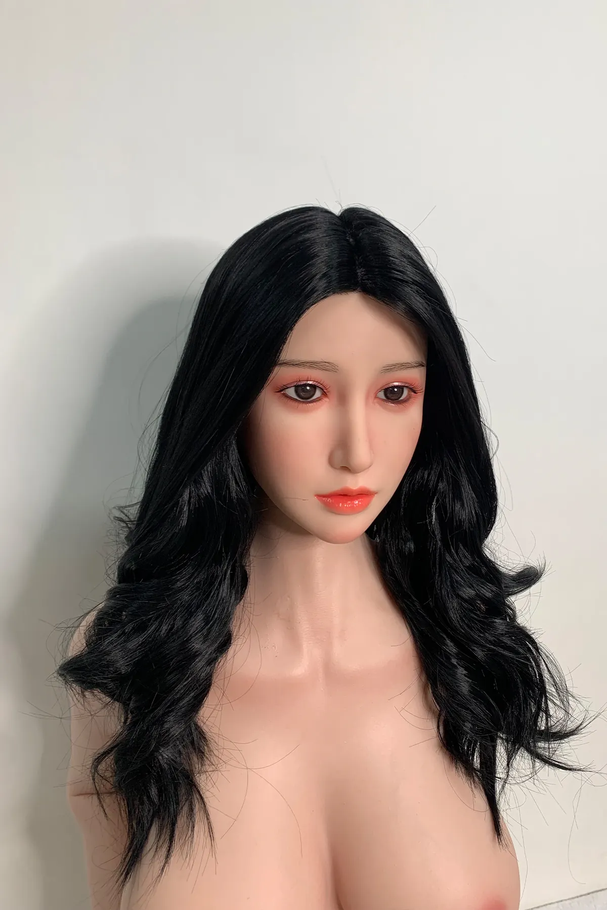 Joséphine Laroque - Sexpuppe sur mesure 168 cm aus Silikon intégral, teint naturel, tête 39 Werkfoto 4